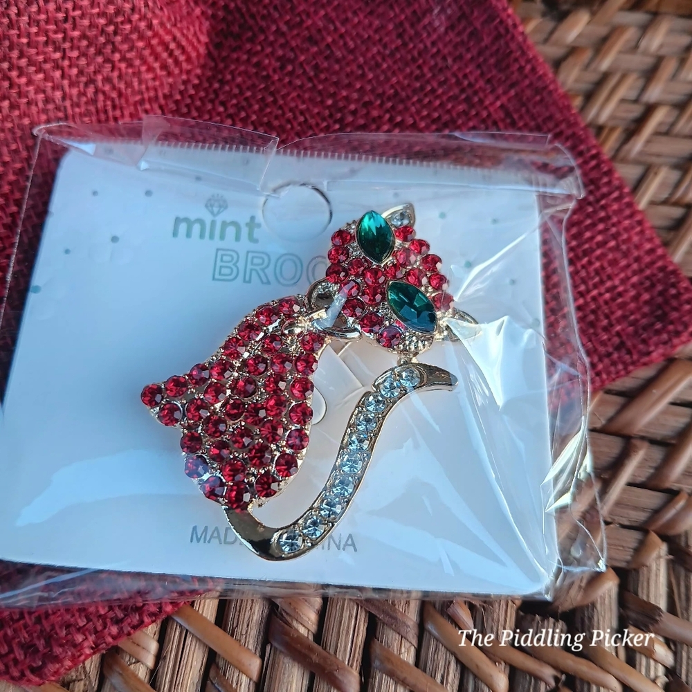 Cat Brooch Red